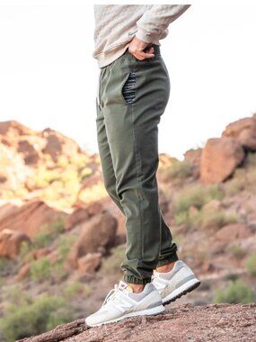 Wowie Men's Size Medium Olive Green Rambler Jogger Pants